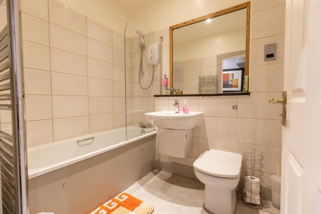 Two Bedroom Apartment Within Walking Distance To City Centre Édimbourg Extérieur photo